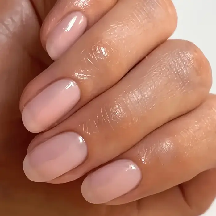 Durcisseur d'ongles à la kératine rose nude naturel, réparation professionnelle, renforce le lit de l'ongle, séchage rapide, soin quotidien essentiel pour la manucure.