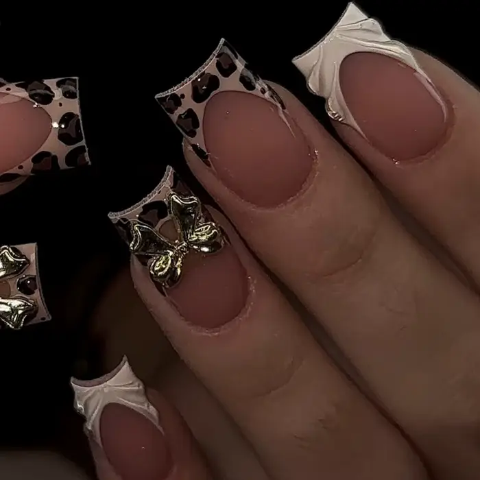 Faux ongles carrés moyens 3D pour femmes et filles