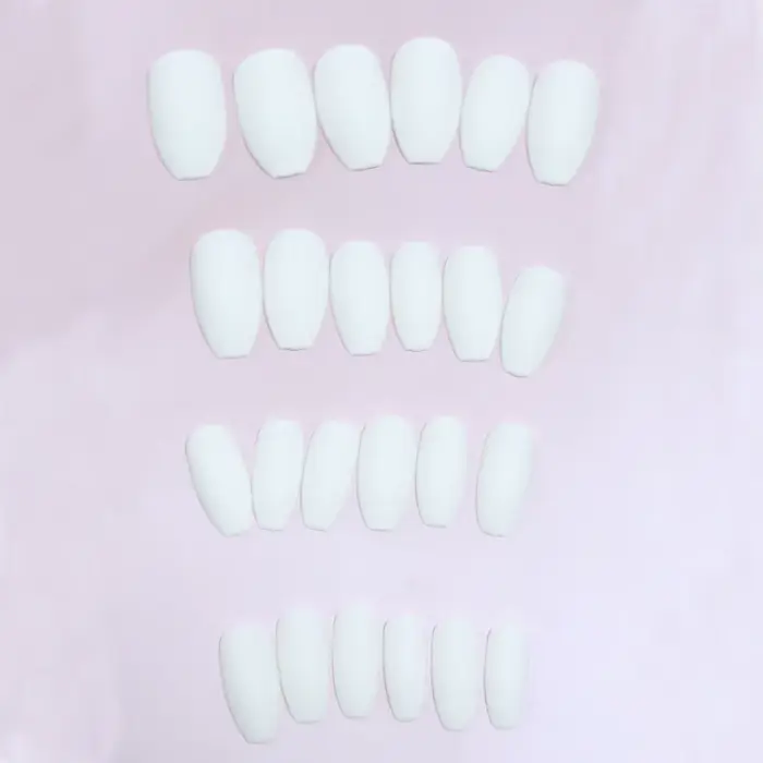 24 faux ongles givrés en forme de ballerine