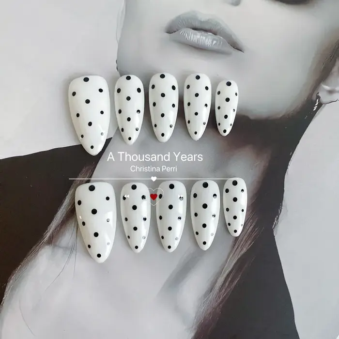 10 pièces blanc presse sur ongles noir à pois à la main acrylique faux