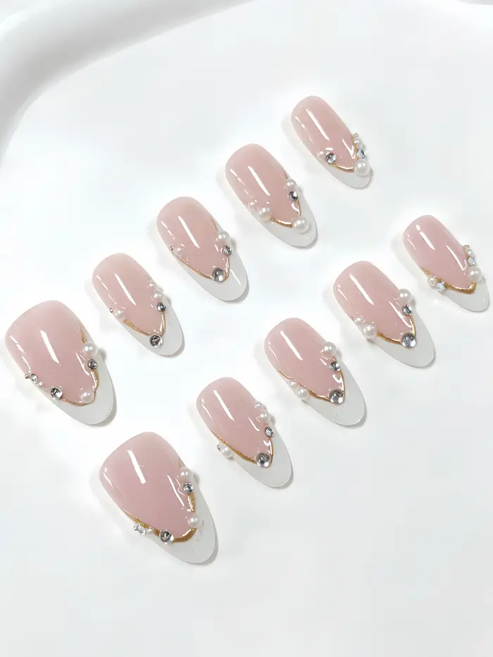 10 ongles courts en forme d'amande
