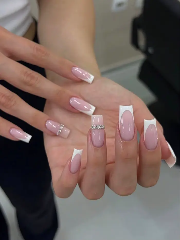10 ongles rectangulaires de longueur moyenne