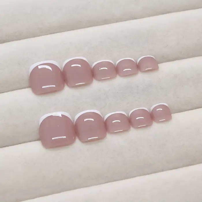 Charmantes faux ongles à presser French Tips 24 pièces
