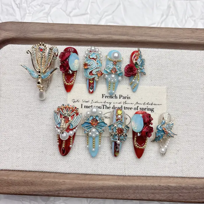 Ongles artificiels à pression longue durée avec fleur de soie et alliage galvanisé
