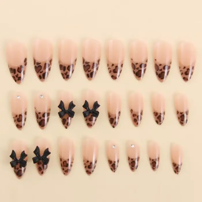 24 faux ongles français en amande