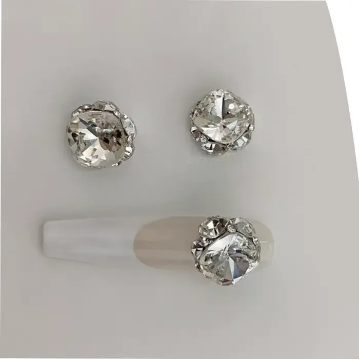 831E 3PCS Charmes à ongles irréguliers Nails accrocheurs
