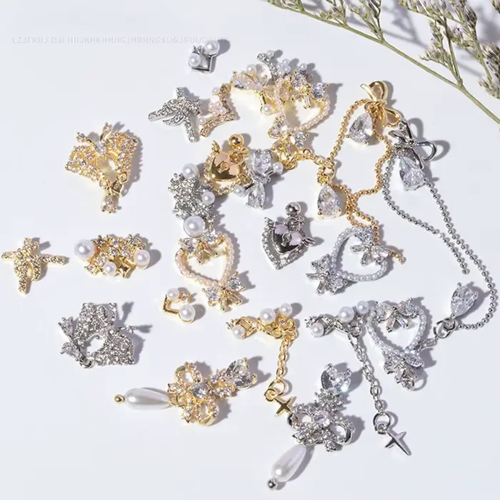 Accessoires de manucure en forme de cœur et de papillon, décorations pour Nail Art, bijoux en Zircon, pendentif en alliage, chaîne, nœud, strass pour ongles