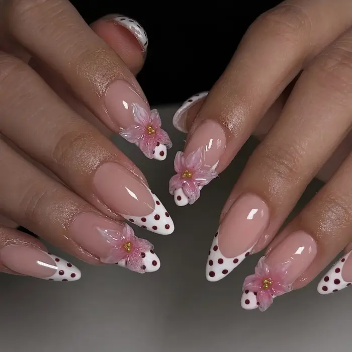 Faux ongles mi-longs avec fleurs 3D