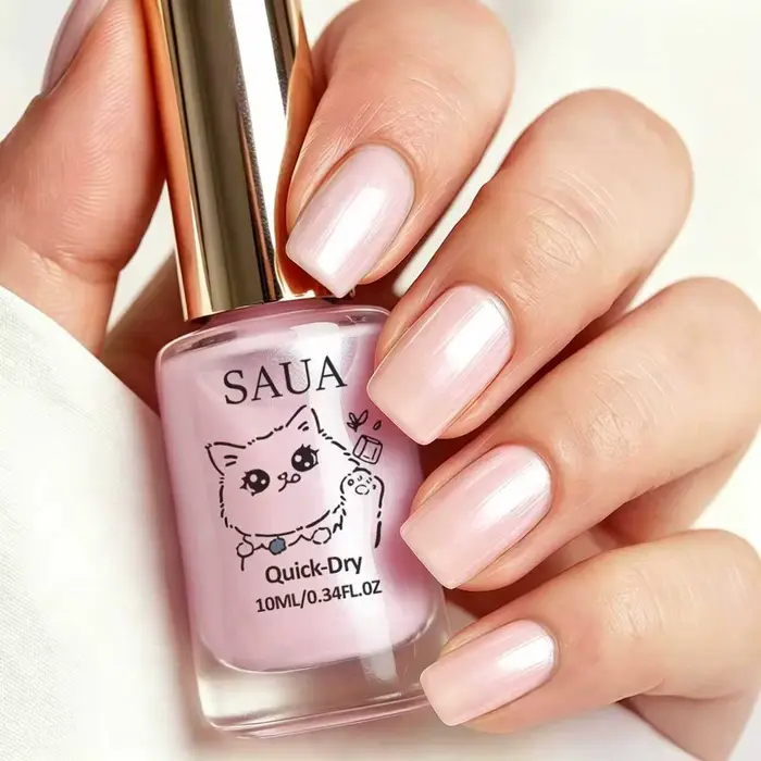 Vernis à ongles nacré rose ; séchage rapide, pas de lampe nécessaire, formule longue durée ; ajoute une brillance nacrée et illumine les ongles.