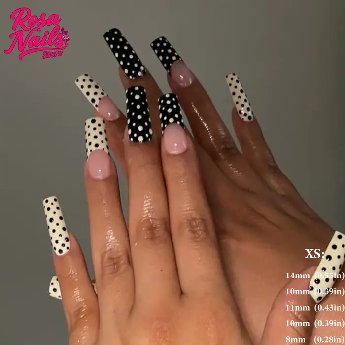Faux ongles à pois roses