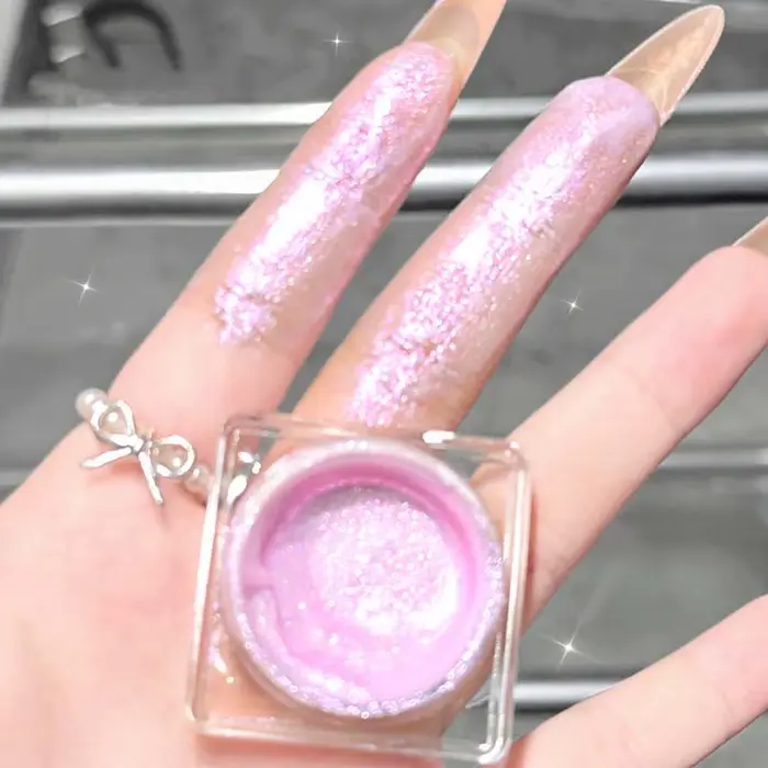 Gel surligneur à paillettes roses