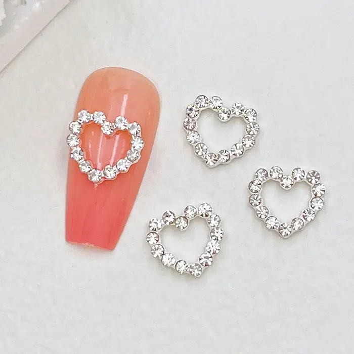 Breloques pour ongles en forme de cœur en métal