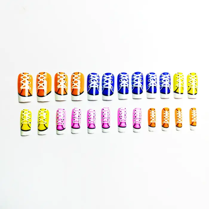 24 faux ongles à presser en blanc