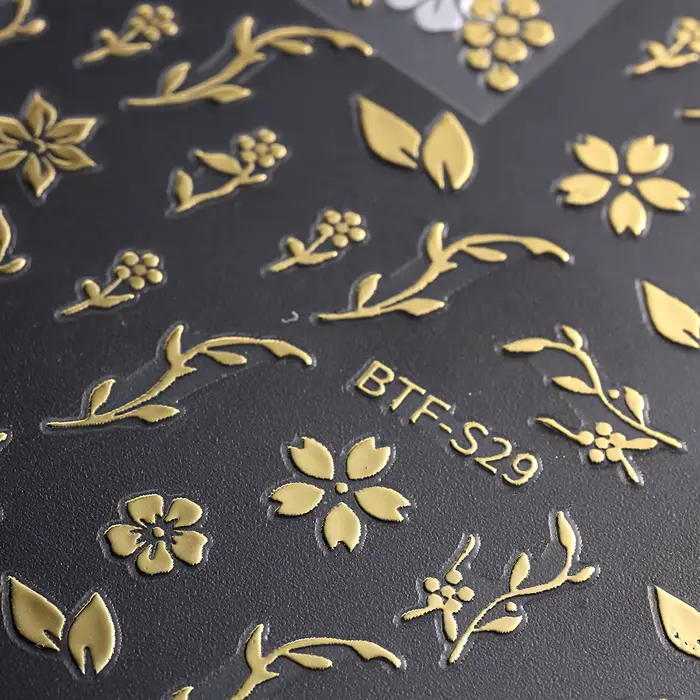 Autocollants pour ongles en forme de fleur dorée - Design feuille