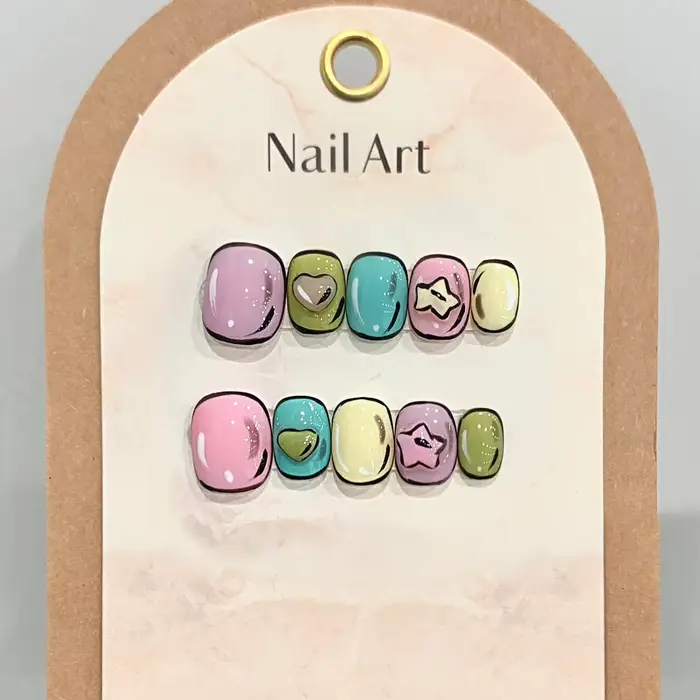Presse faite à la main sur les ongles dessin animé bande dessinée peint