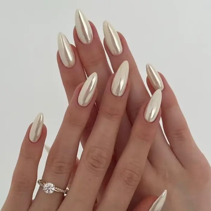 Perlé nu brillant Nail Art mode couleur unie amande faux ongles détachable fini