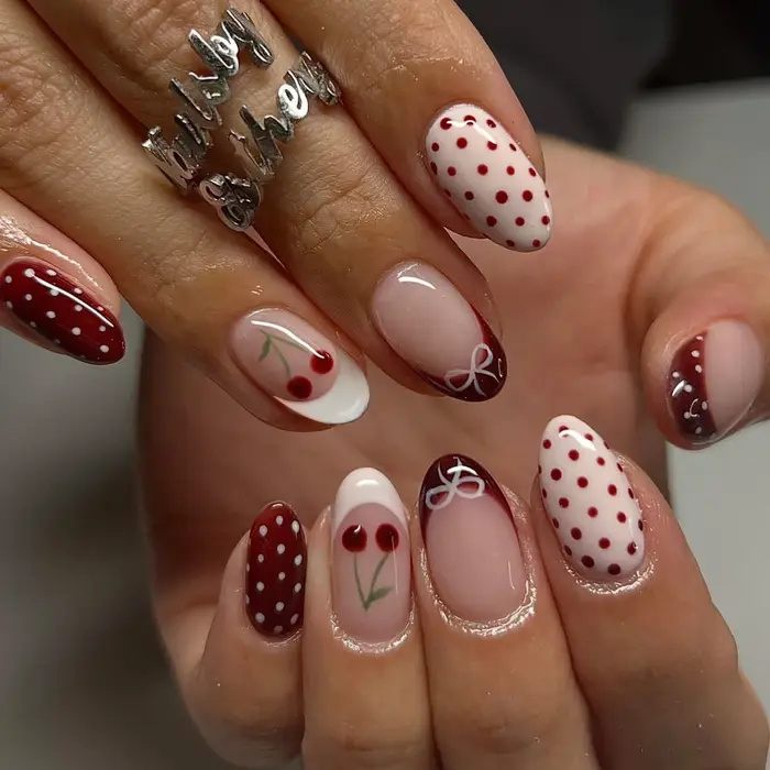 Faux ongles ovales courts à bord français rouge