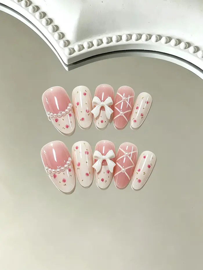 Lot de 10 faux ongles en forme d'amande, dégradé rose nude, mini fleurs roses peintes à la main, nœu