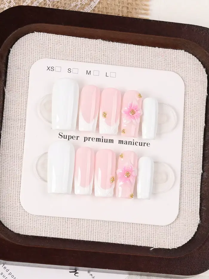 10 faux ongles rectangulaires de longueur moyenne, faits à la main, avec un motif floral dégradé rose et blanc délicat et une finition brillante, réutilisables. Ongles français blanc pur avec base ros