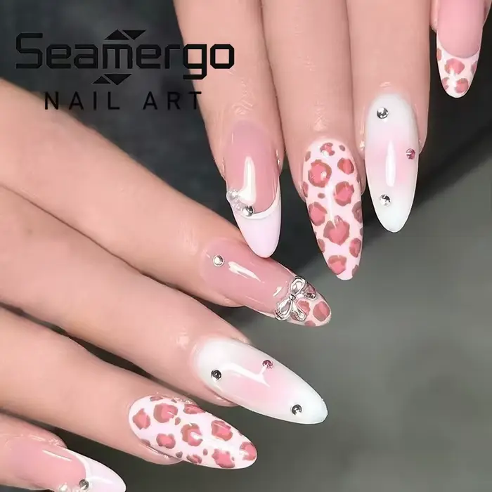 24 faux ongles à presser en amande rose imprimé léopard