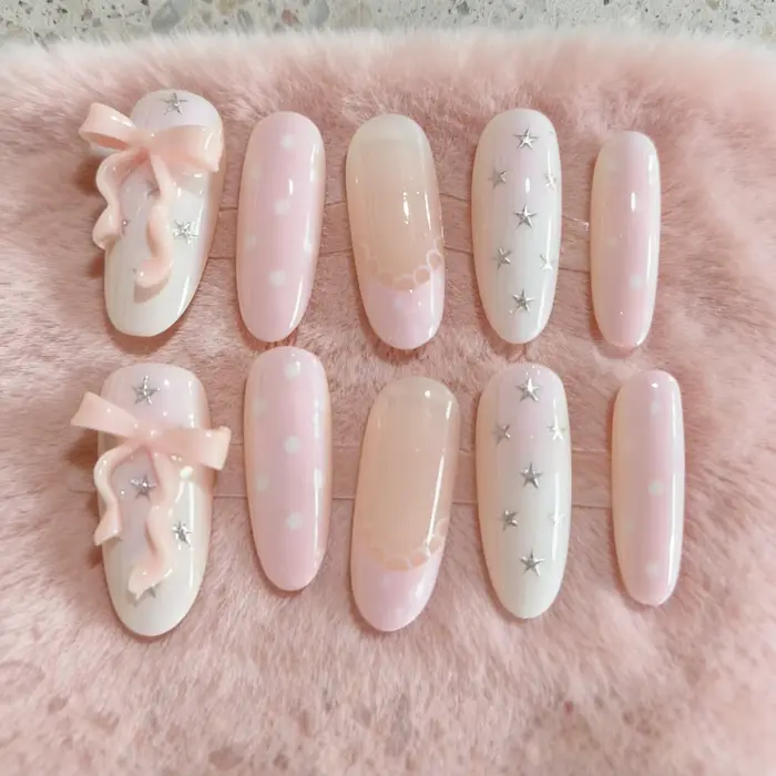 10 faux ongles en forme d'amande pressés à la main