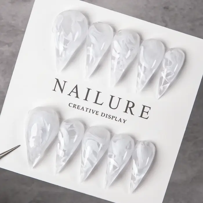 Faux ongles à presser extra longs, forme stiletto, motif marbré blanc transparent, effet tourbillon 