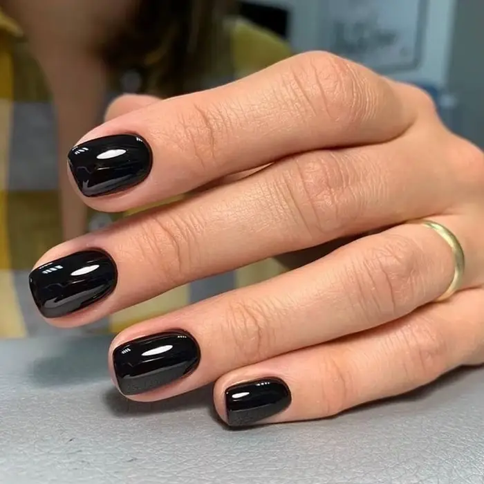 Améliorez instantané votre look avec un ensemble de faux ongles carrés courts noirs à couverture com