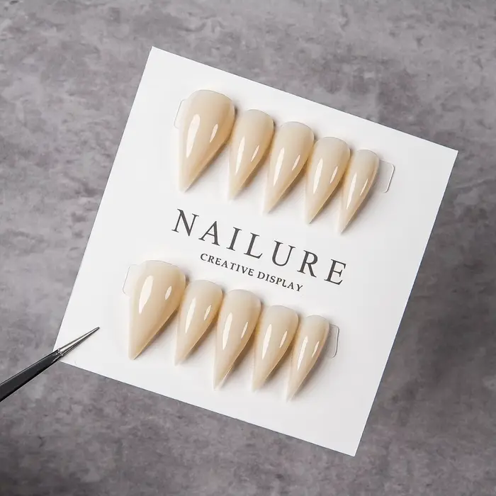 Faux ongles longs à talon aiguille couleur nude, brillants, simples, minimalistes, élégants, réutili