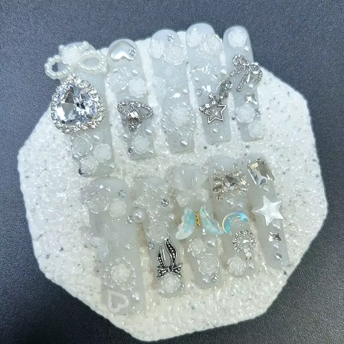Ongles press-on japonais Jirai blancs faits à la main