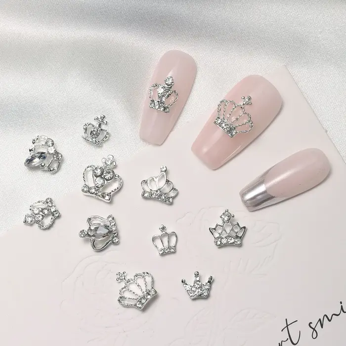 Breloques couronne exquises pour ongles