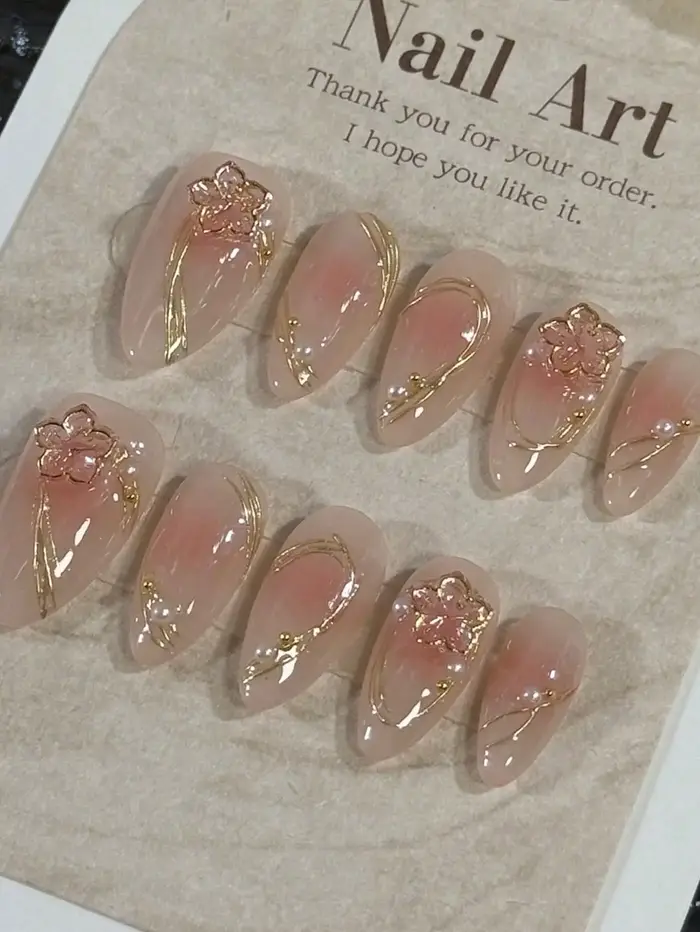 Pièces de Nail Art en forme d'amande faites à la main