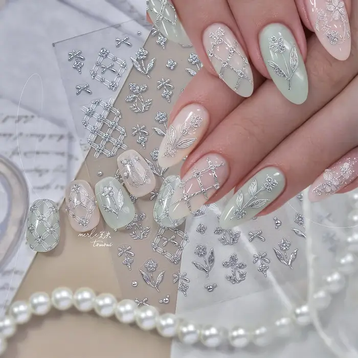 Autocollants pour ongles floraux bohèmes rétro en relief 5D à bordure dorée pour un nail art époustouflant