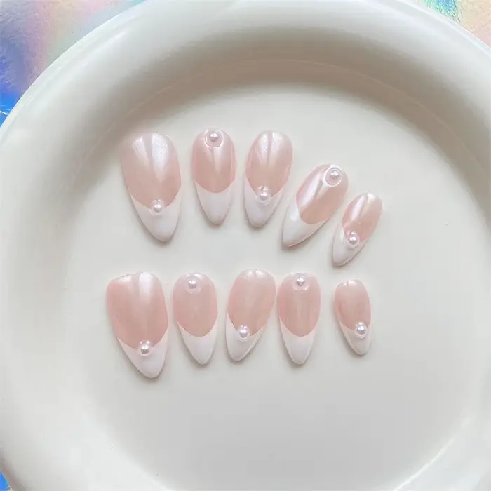 Aurora fait à la main presse sur ongles blanc amande français faux