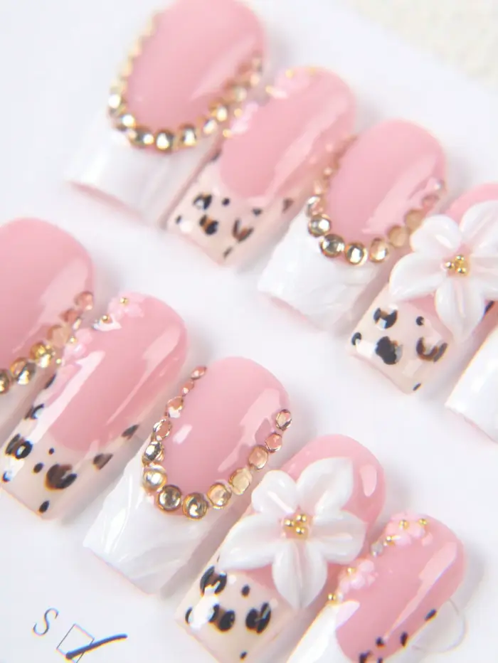 10 faux ongles rectangulaires de longueur moyenne