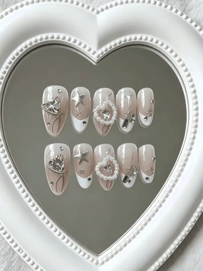 10 faux ongles en forme d'amande de longueur moyenne