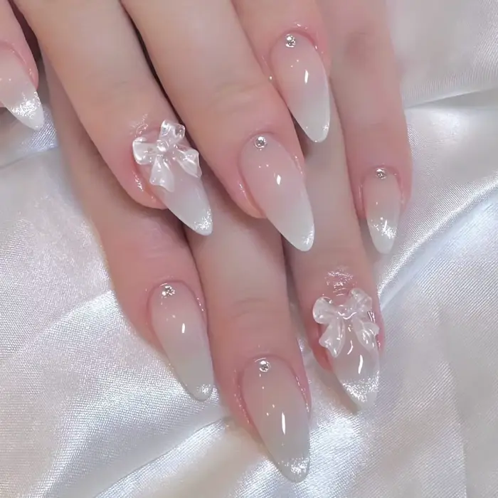 Faux ongles en forme d'amande pour femmes