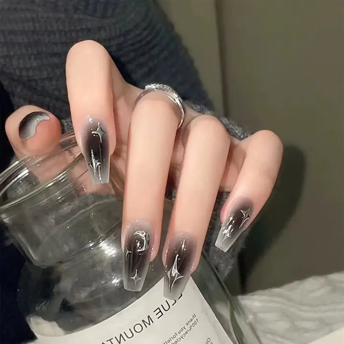 Faux ongles noirs dégradés à couverture complète pour filles cool, faux ongles cercueil mi-longs, mo