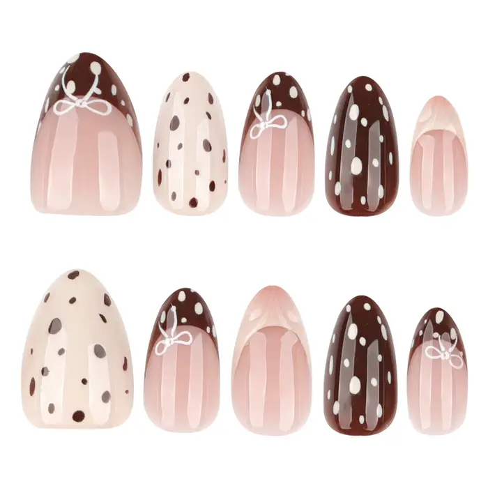 Faux ongles courts amande marron à presser