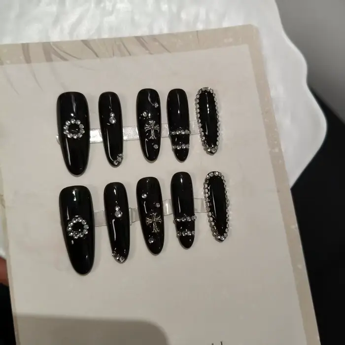 Coffret de 10 ongles ovales faits à la main