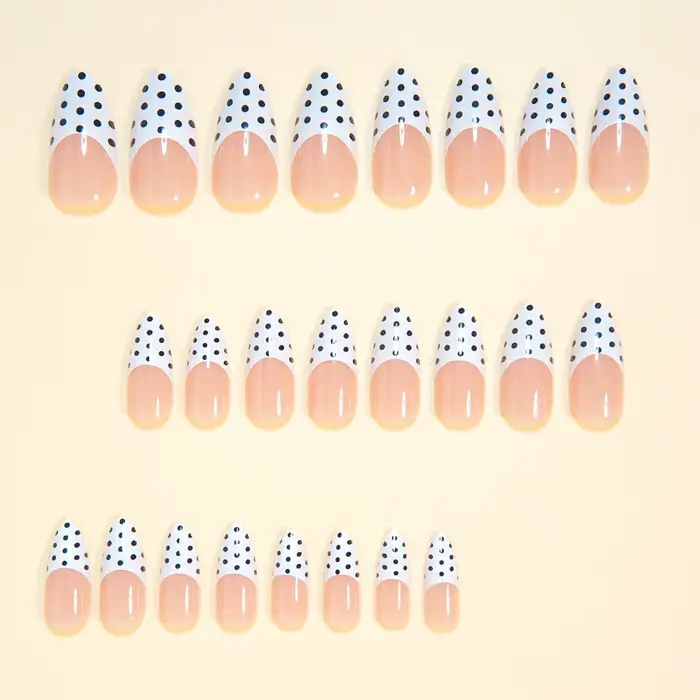Faux ongles moyens pour femmes et filles