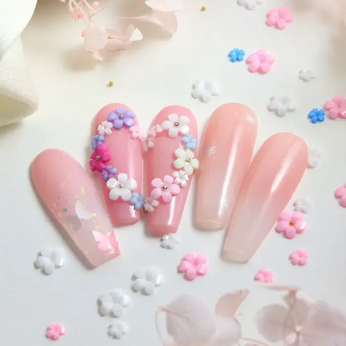 Décoration d'ongles en acrylique motif floral