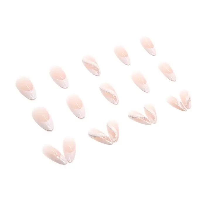 Faux ongles de taille moyenne en amande