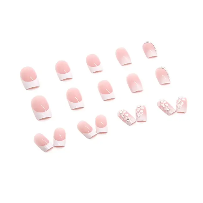 24 morceaux d'ongles longs et nus doux (forme carrée), associés à 1 morceau de colle gelée et 1 lime à ongles