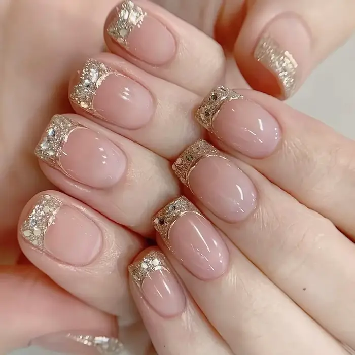 Faux ongles français simples avec colle