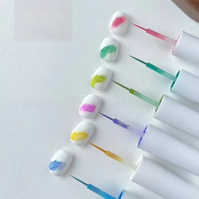 Solution de teinture pour ongles