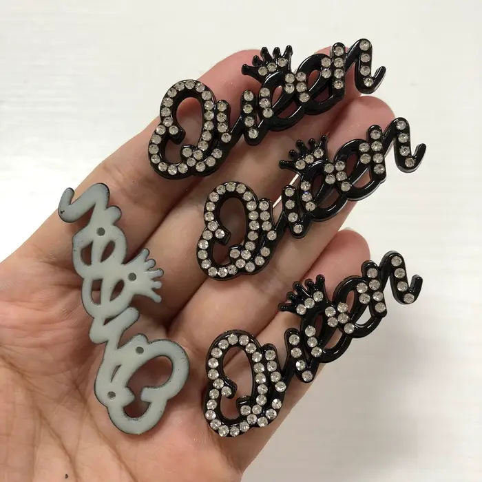 10 pièces Dopamine Bling argenté doré Rose rouge noir évider reine mots conseil breloques en plastiq