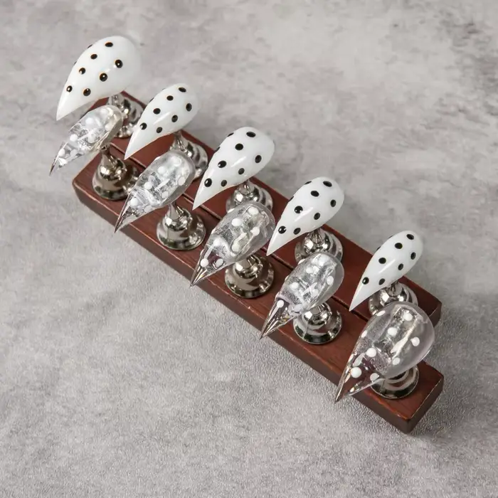 Faux ongles longs à talon aiguille