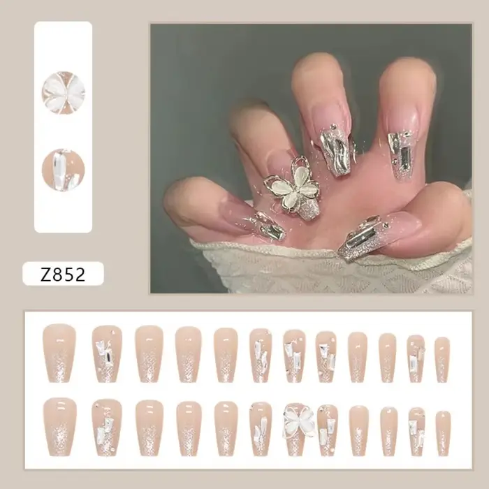 Faux ongles longs de ballerine à la mode