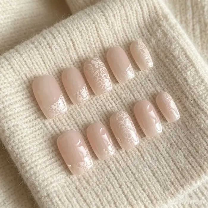10 faux ongles courts en dentelle faits à la main