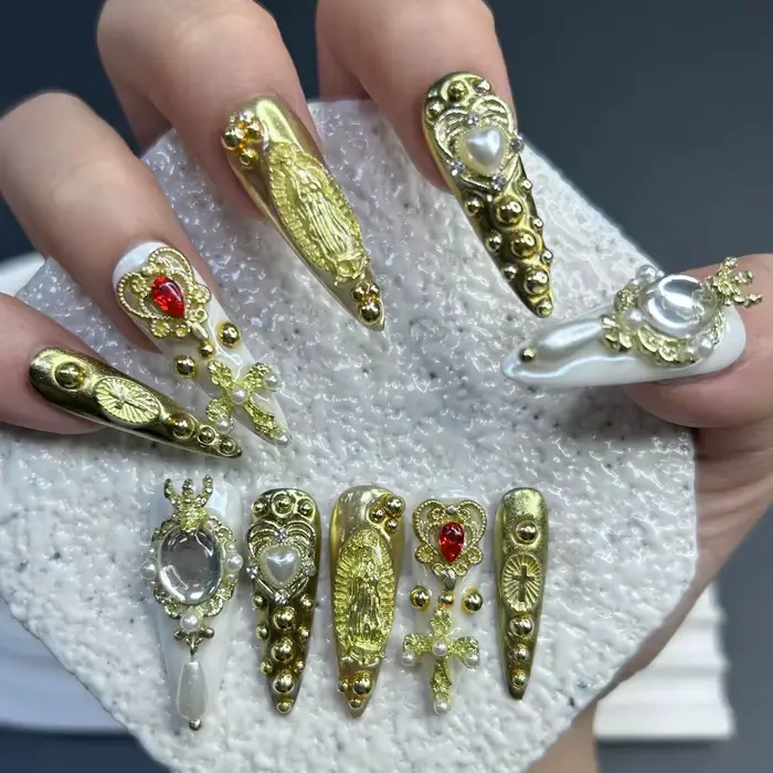 Faux ongles de luxe rétro style cour